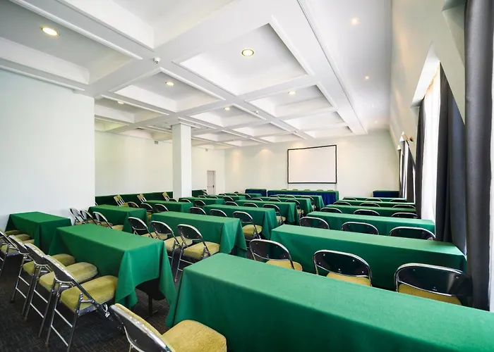 Ramada By Wyndham Trimontium Hotel