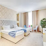 מלון Ramada By Wyndham Trimontium 4*