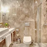 Ramada By Wyndham Trimontium 4* פלובדיב