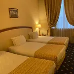 Ramada By Wyndham Trimontium Хотел