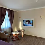 Ramada By Wyndham Trimontium מלון 4*