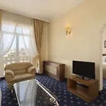 Хотел Ramada By Wyndham Trimontium 4*