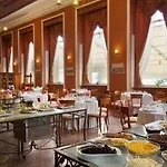 Ramada By Wyndham Trimontium מלון 4*