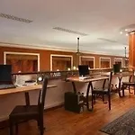 Ramada By Wyndham Trimontium מלון 4*