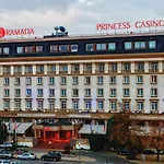 Ramada By Wyndham Trimontium Хотел Пловдив