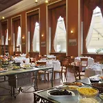 Ramada By Wyndham Trimontium מלון 4*