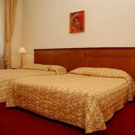 Ramada By Wyndham Trimontium Hotel