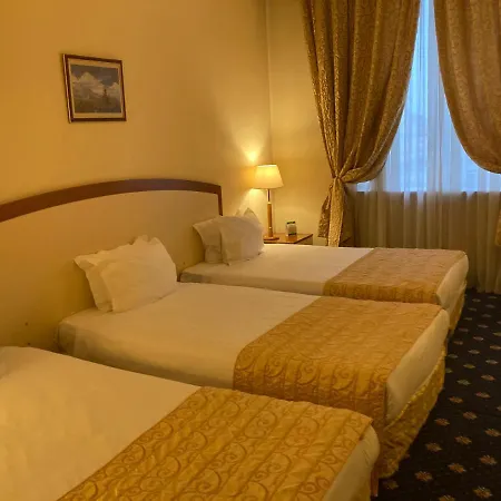 Ramada By Wyndham Trimontium Hotel