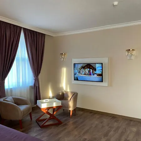 Ramada By Wyndham Trimontium Otel 4*