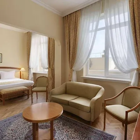 Ramada By Wyndham Trimontium Hotel