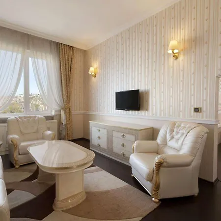 Ramada By Wyndham Trimontium Hotel