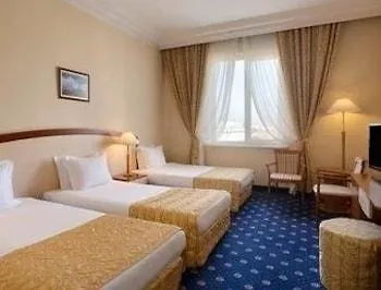 Ramada By Wyndham Trimontium Хотел 4*