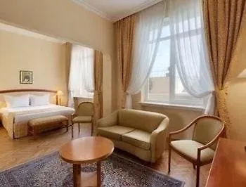 Ramada By Wyndham Trimontium Otel