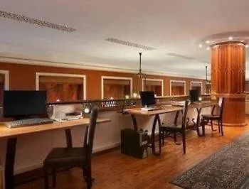 Ramada By Wyndham Trimontium Otel 4*