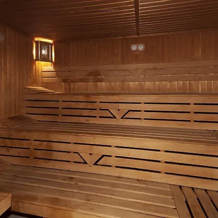 Ramada By Wyndham Trimontium Hotel 4*