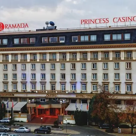 Ramada By Wyndham Trimontium 호텔 플로브디프