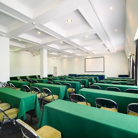 Ramada By Wyndham Trimontium Otel