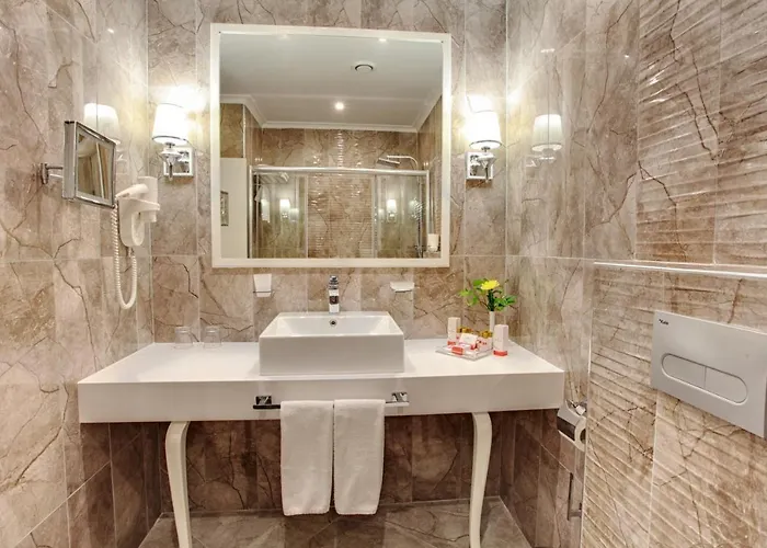 Отель Ramada By Wyndham Trimontium 4*