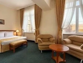 Отель Ramada By Wyndham Trimontium