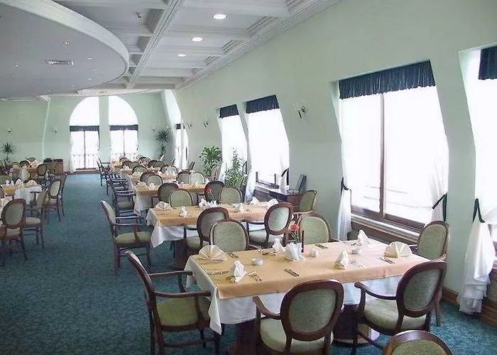 Ramada By Wyndham Trimontium Отель