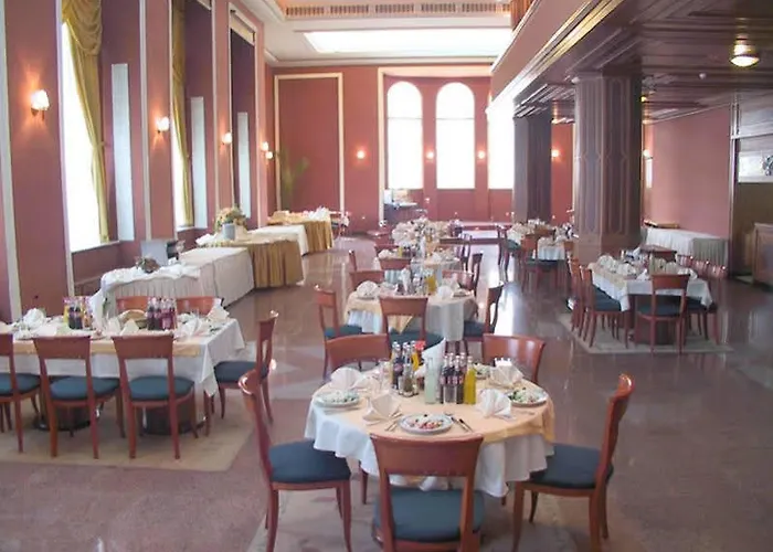 Отель Ramada By Wyndham Trimontium